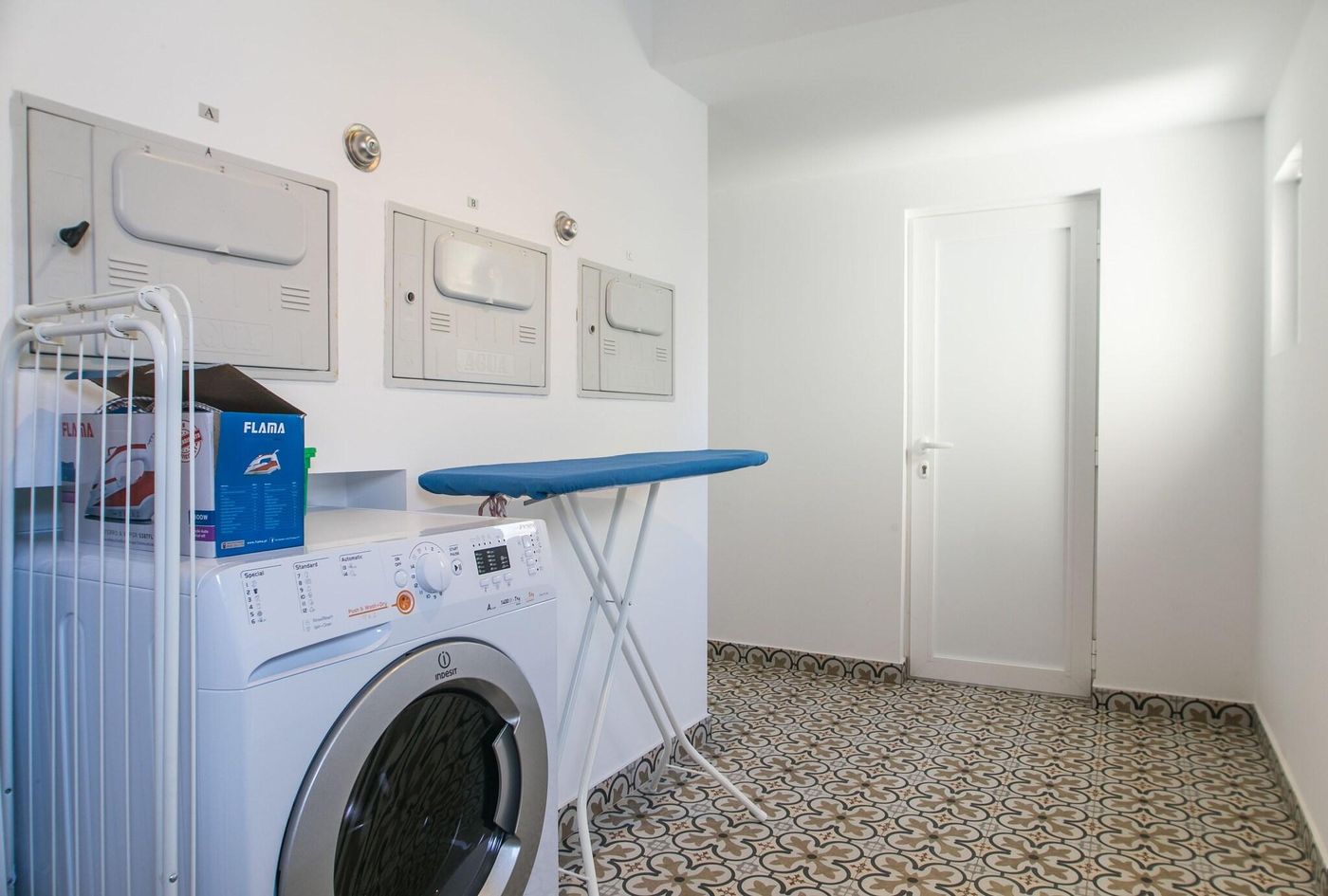 Home-Out-Rooms---Apartments-Room-120