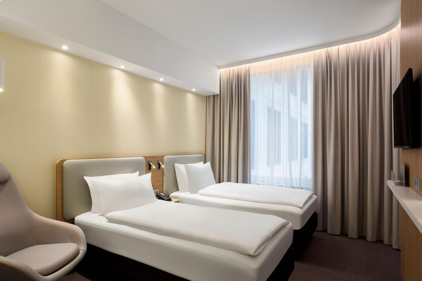Holiday-Inn-Express-Munich-City-West-Room-12
