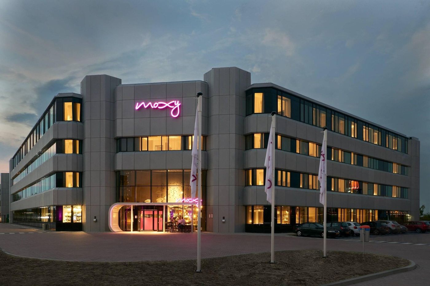 Moxy-Amsterdam-Schiphol-Airport-General-view-6