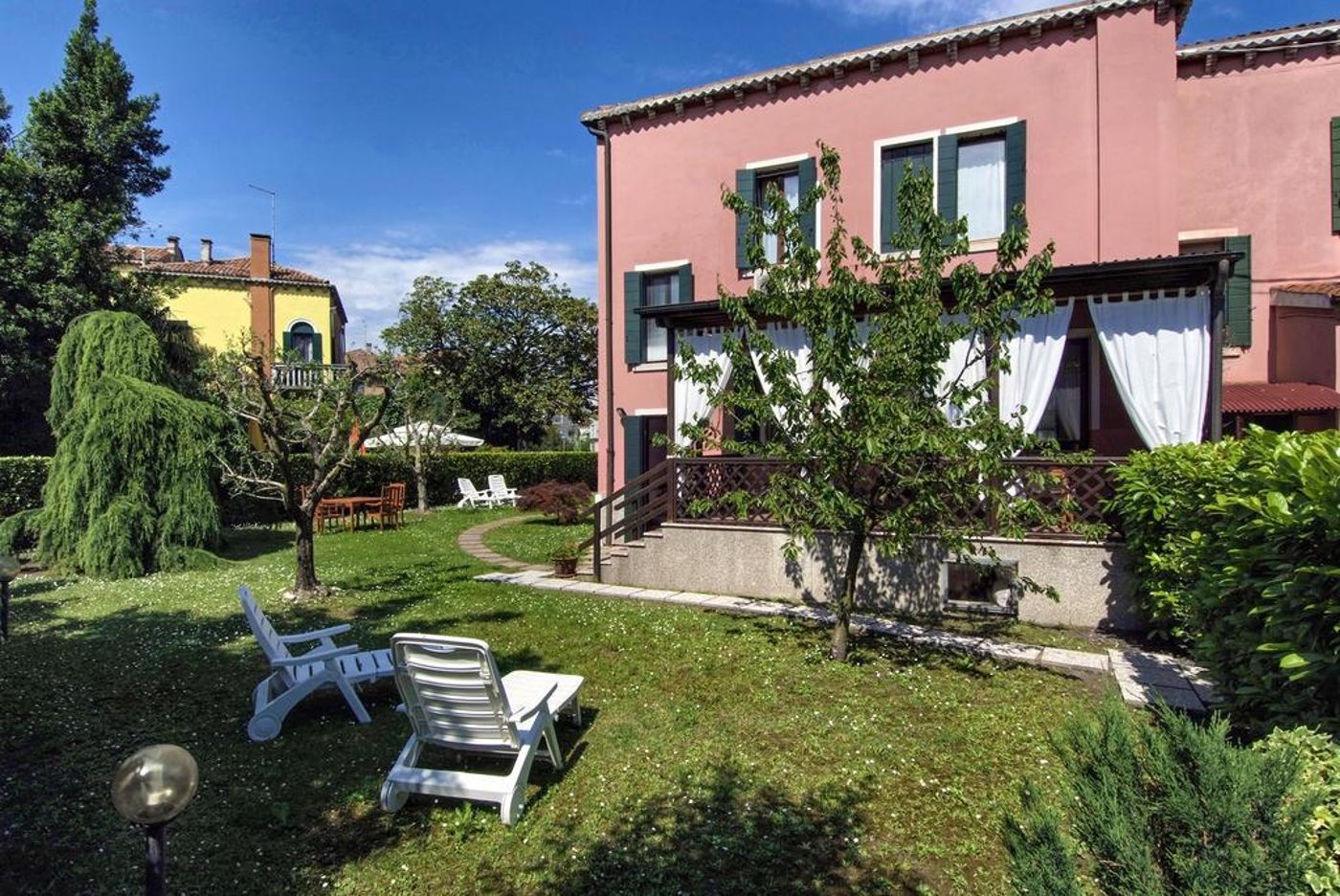 500-Bed---Breakfast-General-view-6