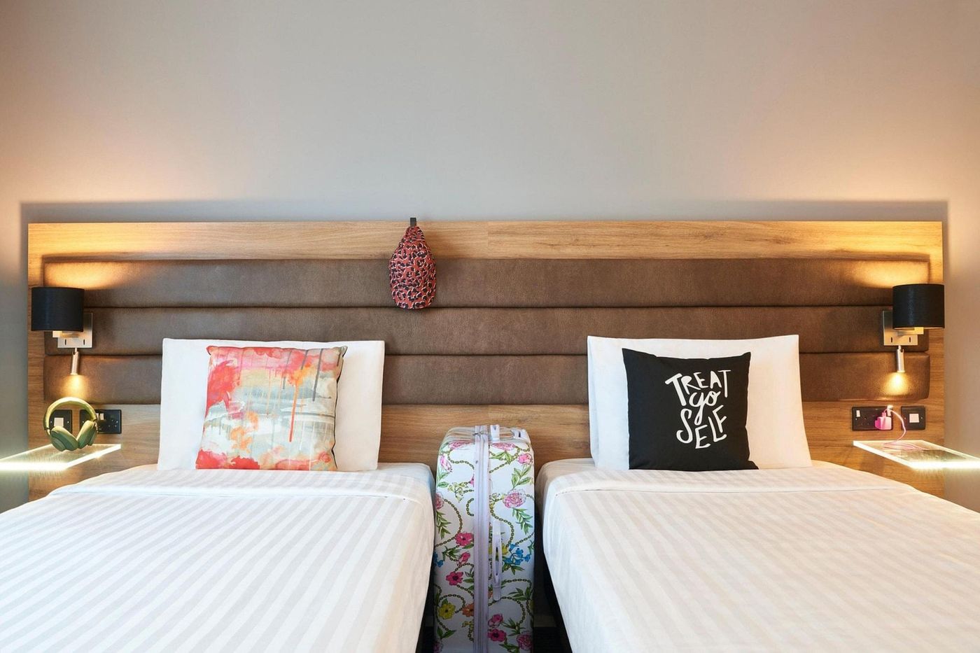 Moxy-Dublin-City-Room-37