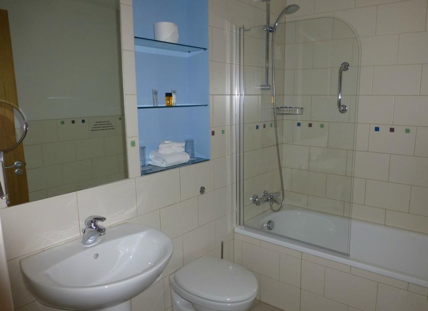 Liberty-Wharf-Apartments-Room-13