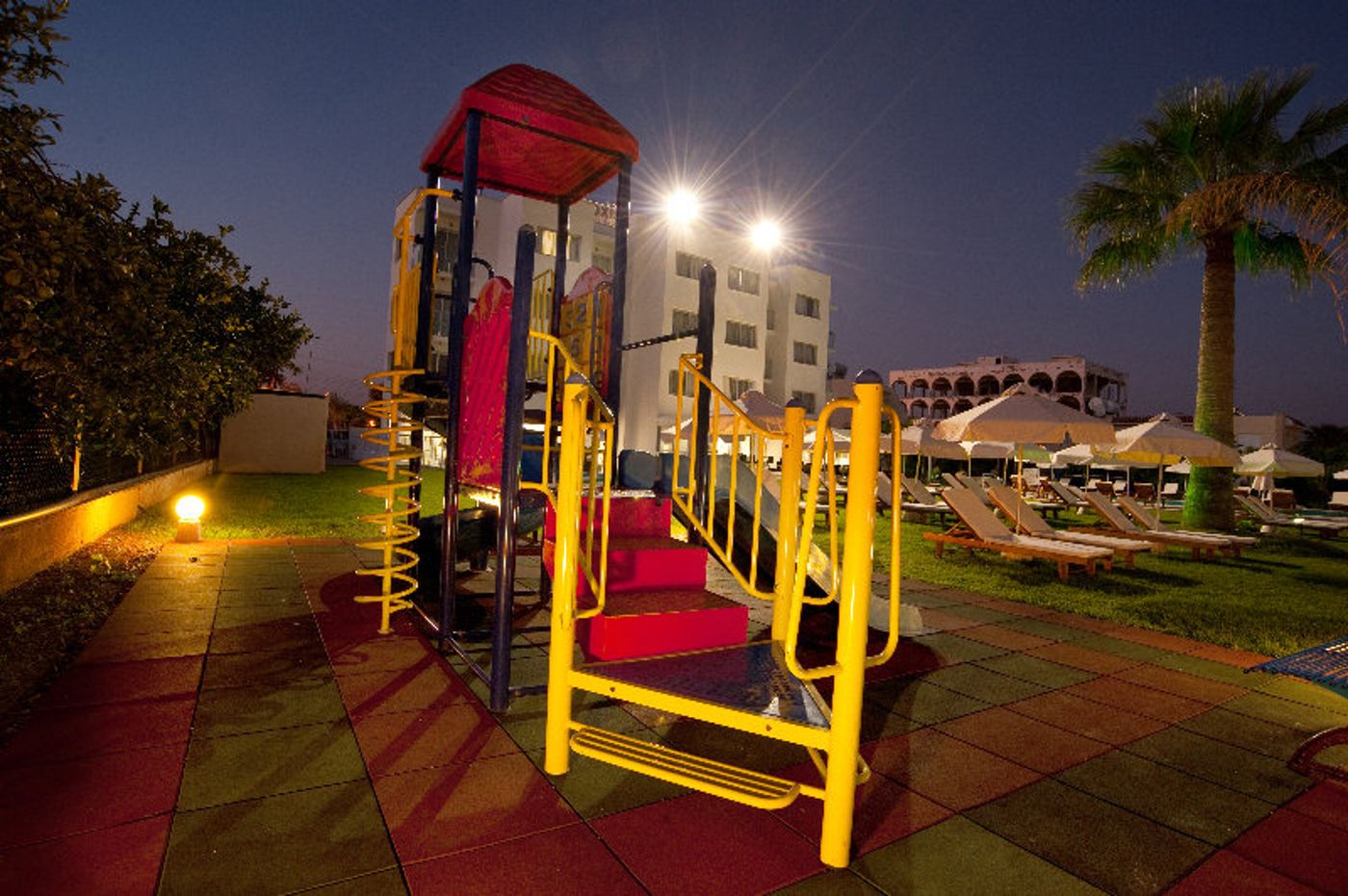 Frixos-Suites-Hotel-Apts-Sports-and-Entertainment-17