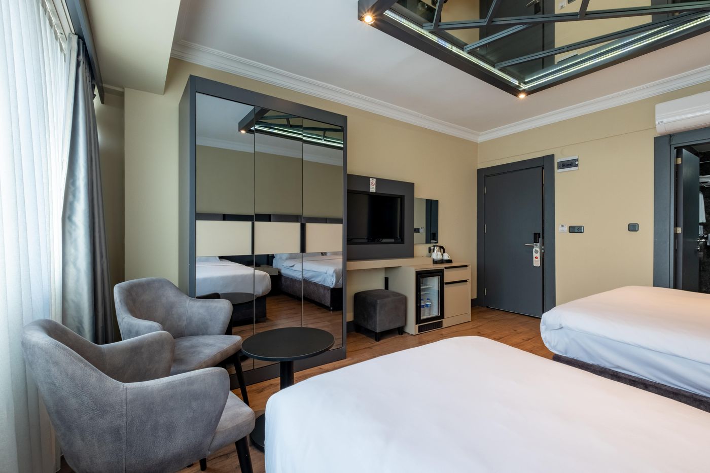 Frt-Airlines-Otel-Room-5