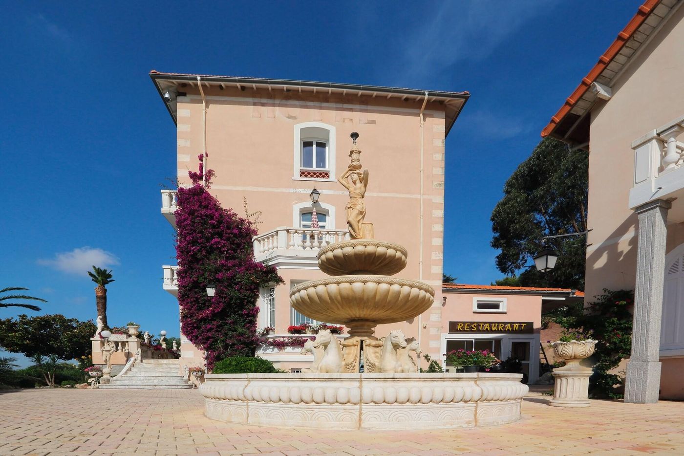 Chateau-de-Mei-Lese-General-view-16