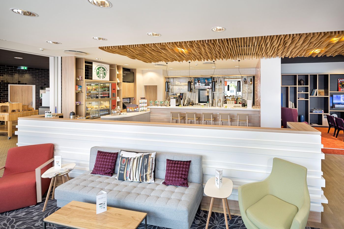 Holiday-Inn-Berlin-City-East-Side-Lobby-7