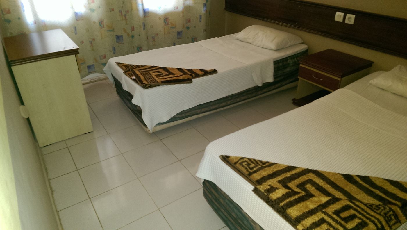 Club Sunset Apartments