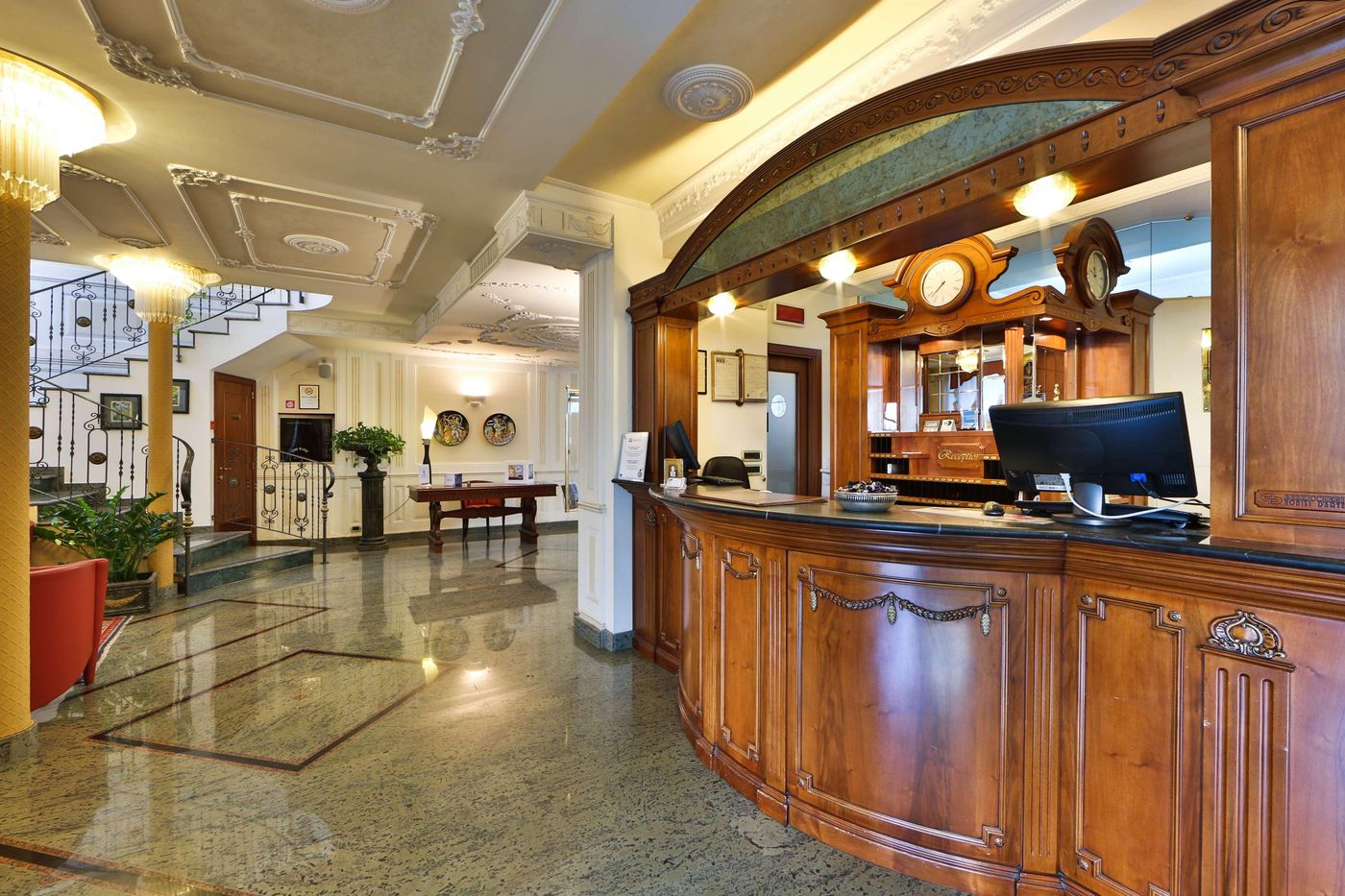 Hotel-Plaza-Lobby-4