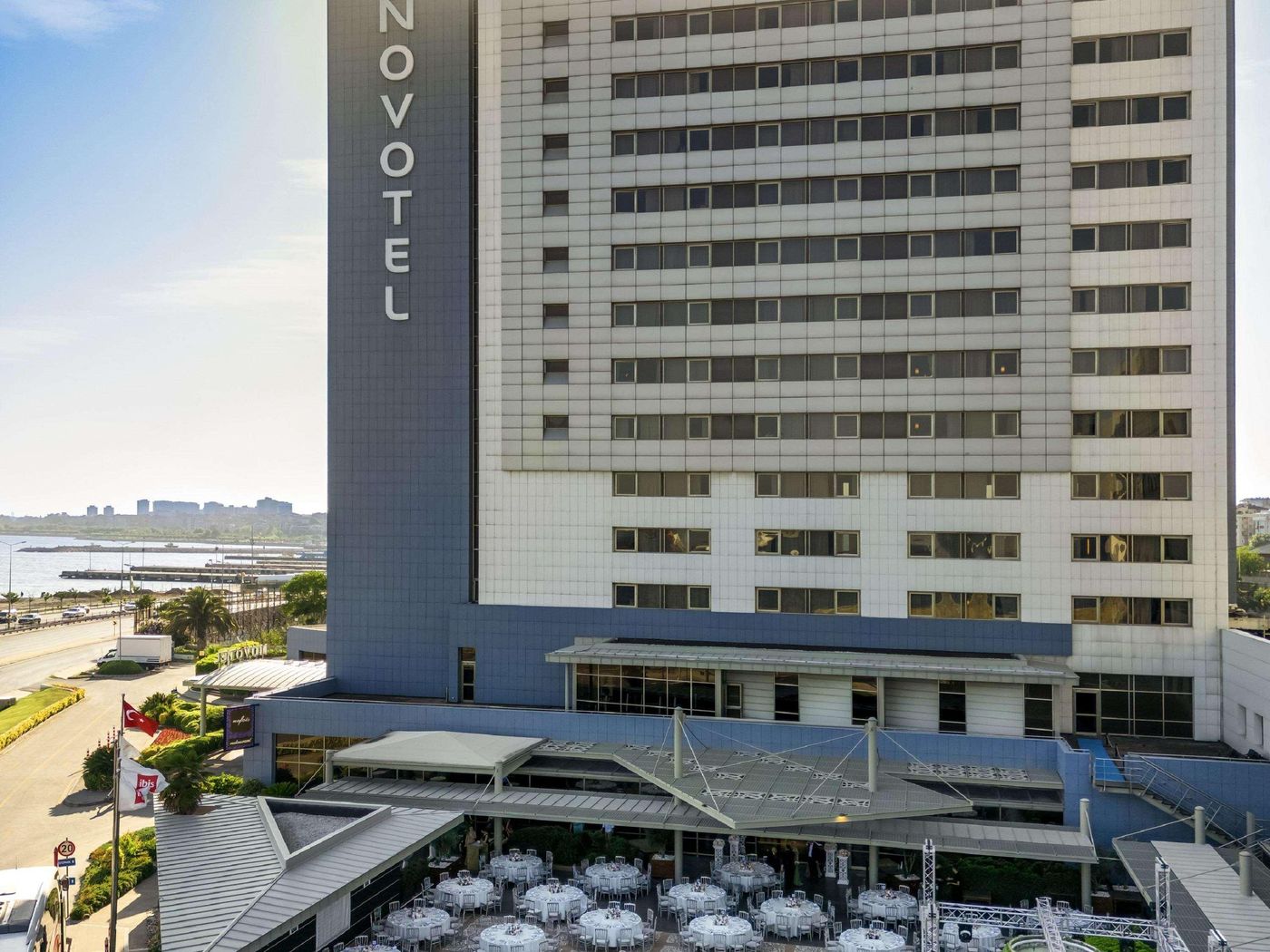 Novotel-Istanbul-Zeytinburnu-Pool-68