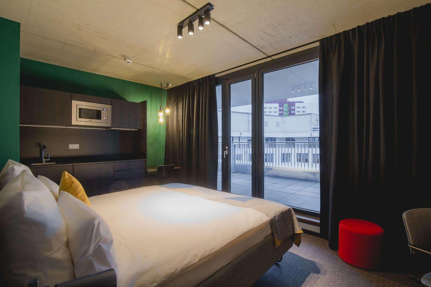 The-Social-Hub-Berlin-Room-16