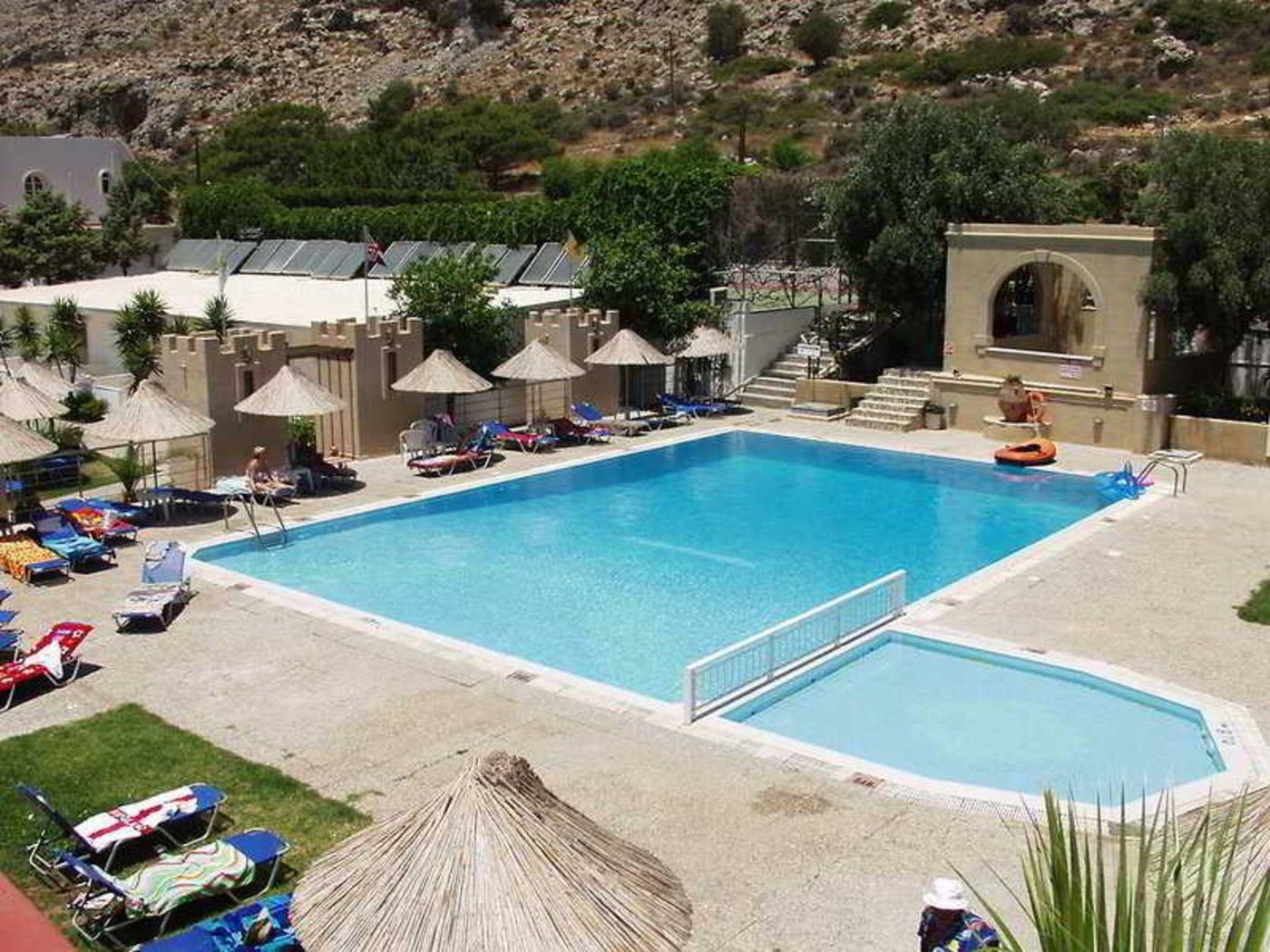 Ilyssion-Hotel-Pool-2