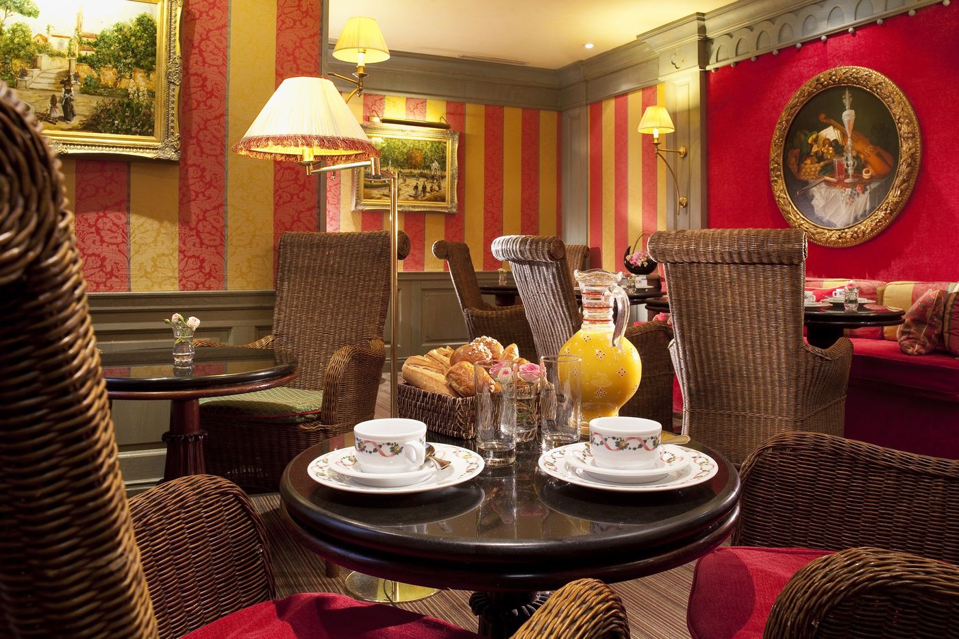 Chambiges-Elysees-Lobby-16