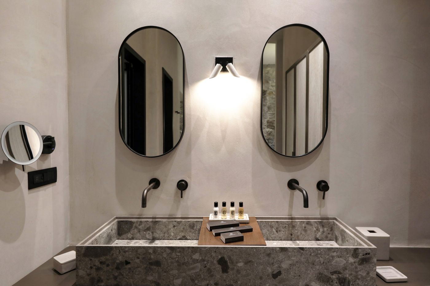 Aeonic-Suites---Spa-Room-52