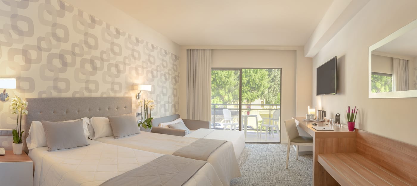 RH-Corona-del-Mar-Room-10