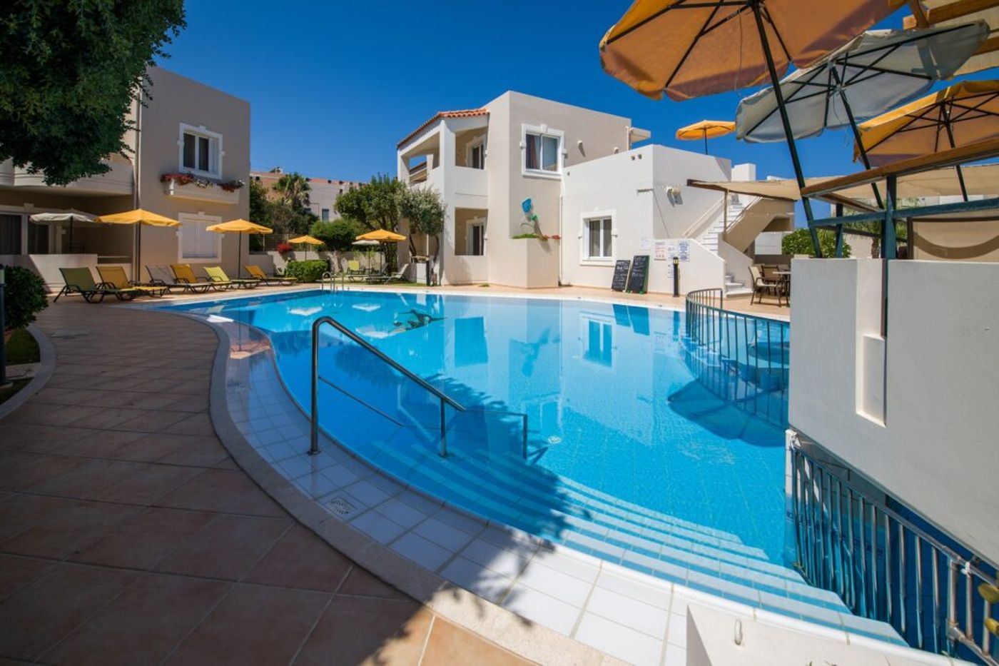 Toxo Hotel and Apartments