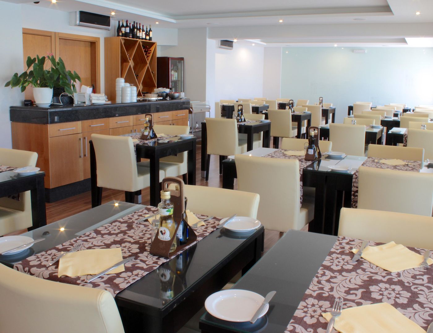 Parque-Mourabel--Pe-Do-Lago-and-Oasis-Village-Restaurant-36