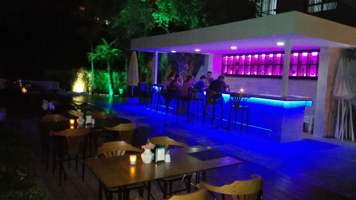 Happy-Apart-Hotel-Bar-29