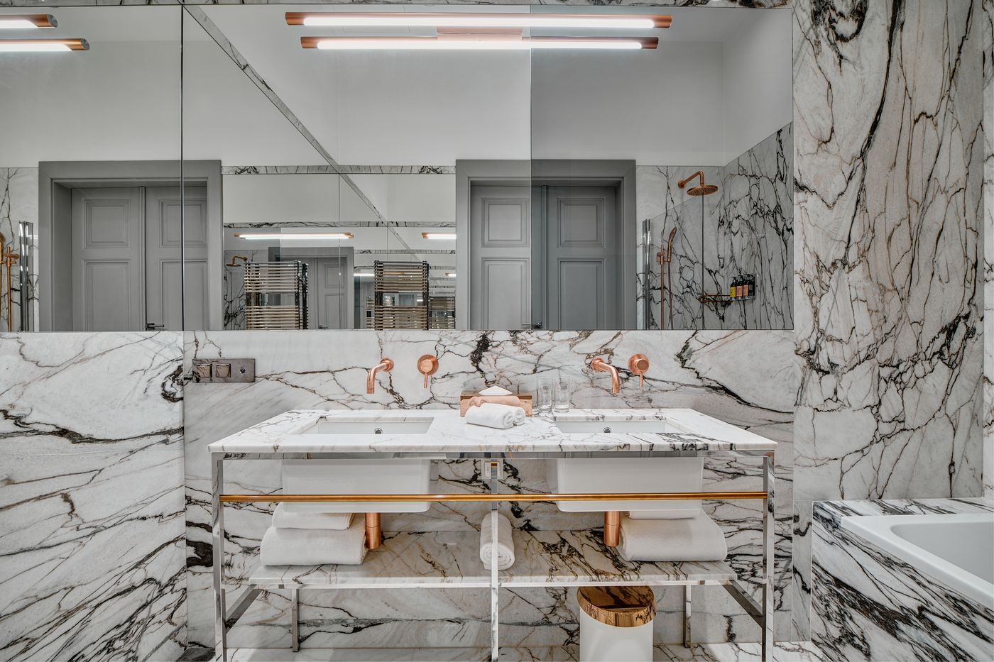 H15-Luxury-Palace-Room-41