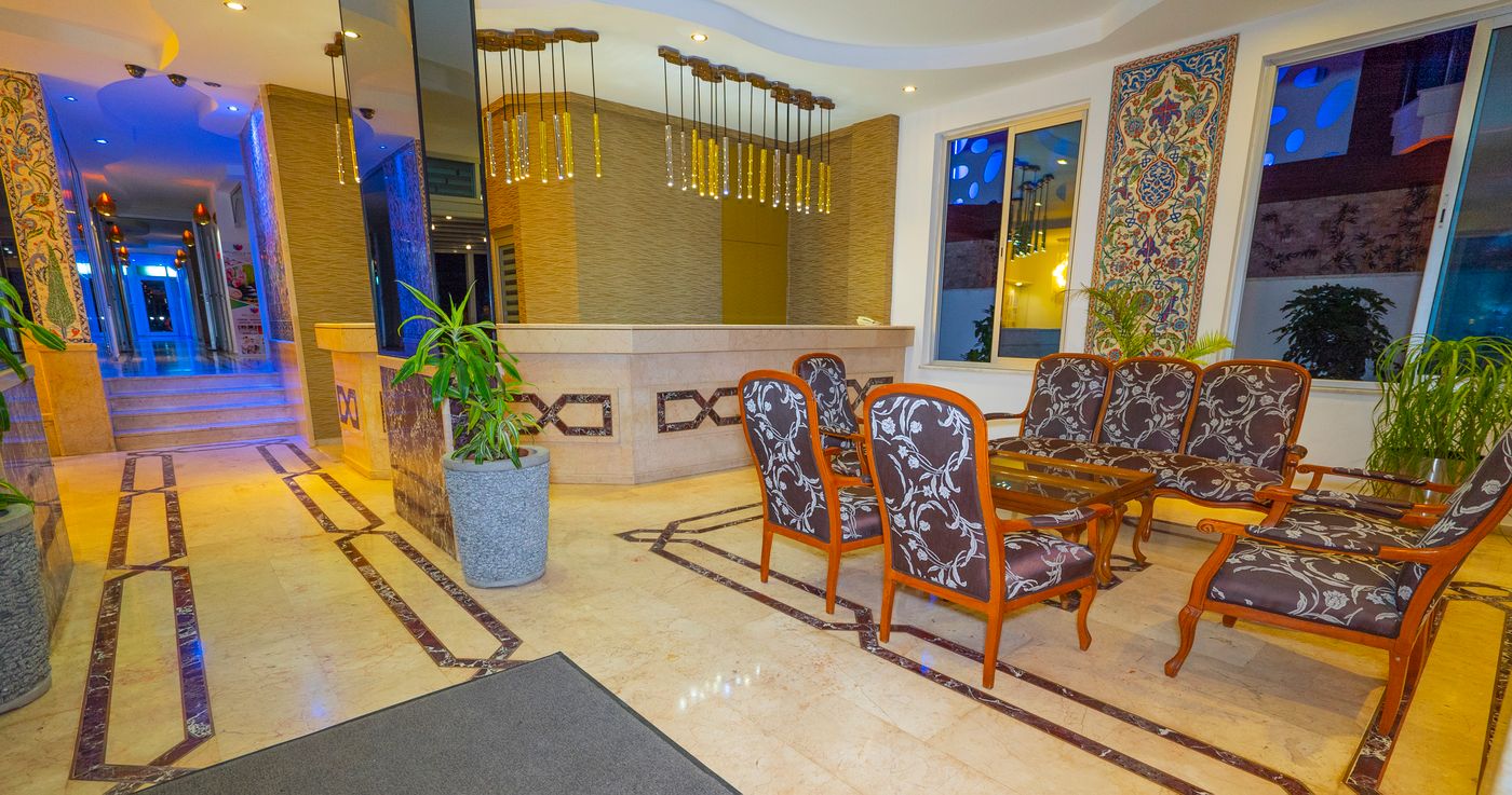 Kleopatra-Celine-Lobby-20