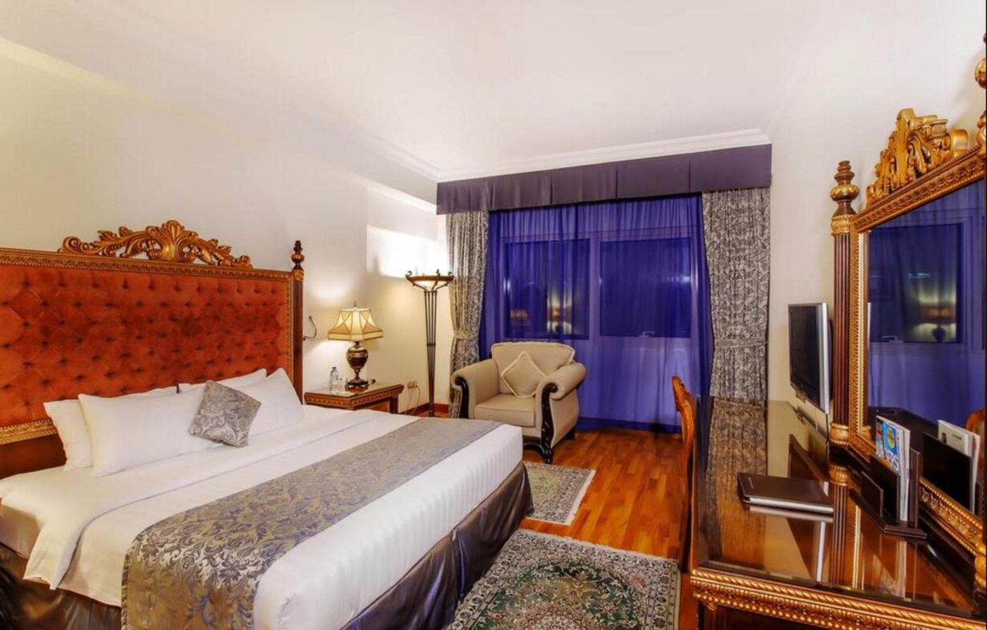 Grand-Excelsior-Bur-Dubai-Room-11