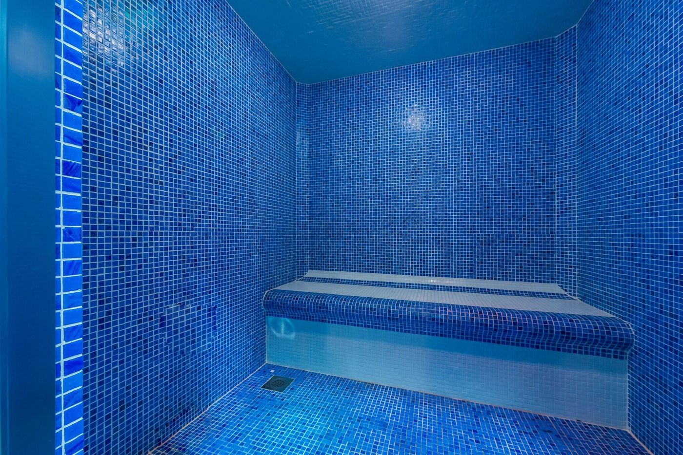 Art-Hotel-Sports-and-Entertainment-64