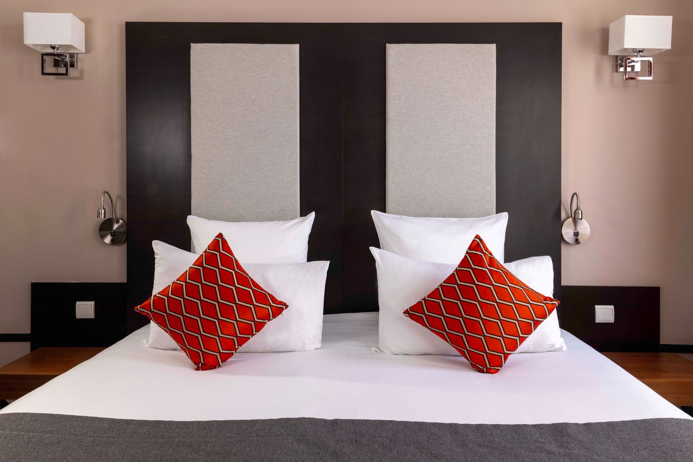 Hotel-Elysees-Bassano-Room-29