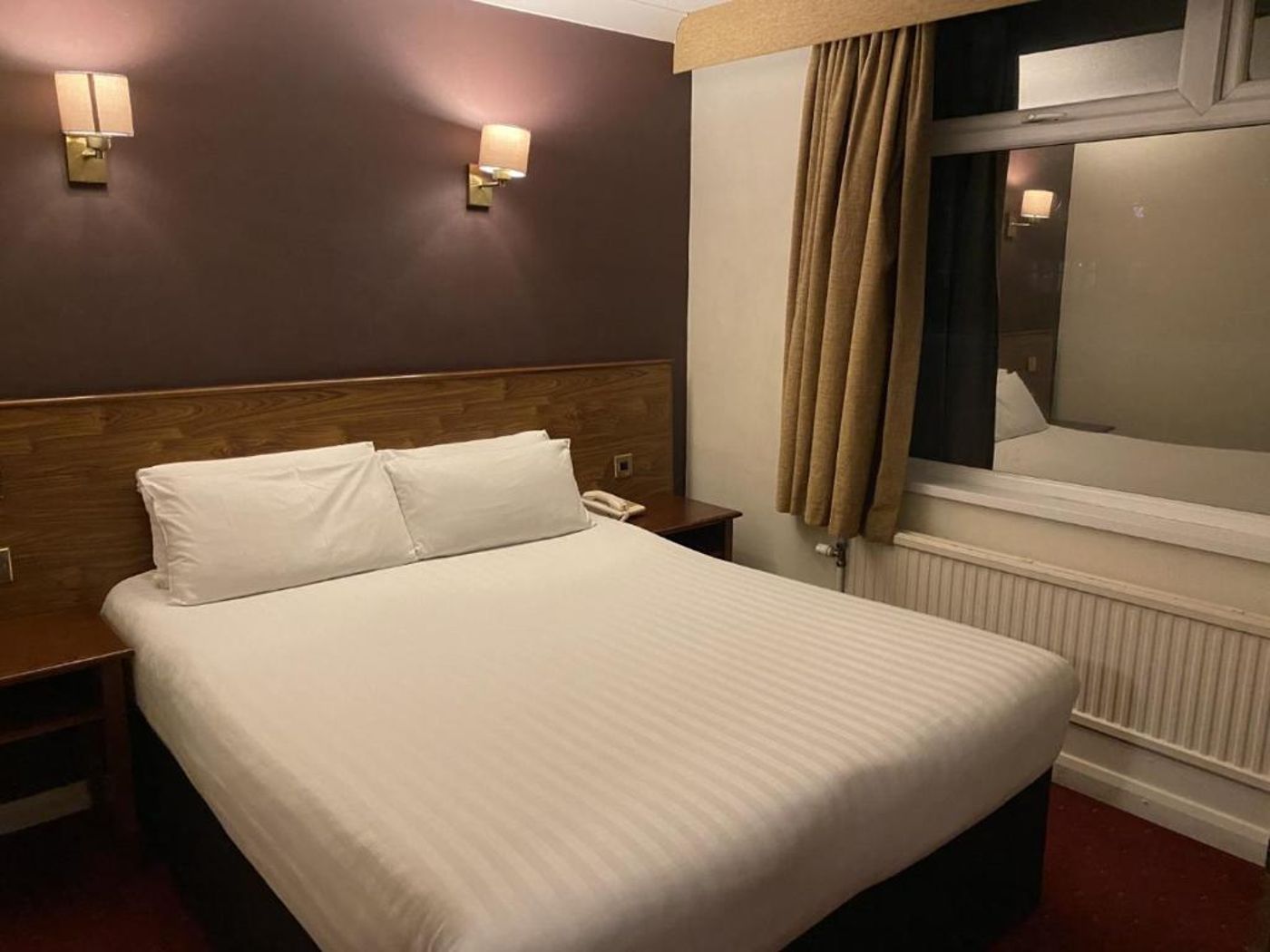 The Greyhound Hotel-United Kingdom-LEIGH-Room-6