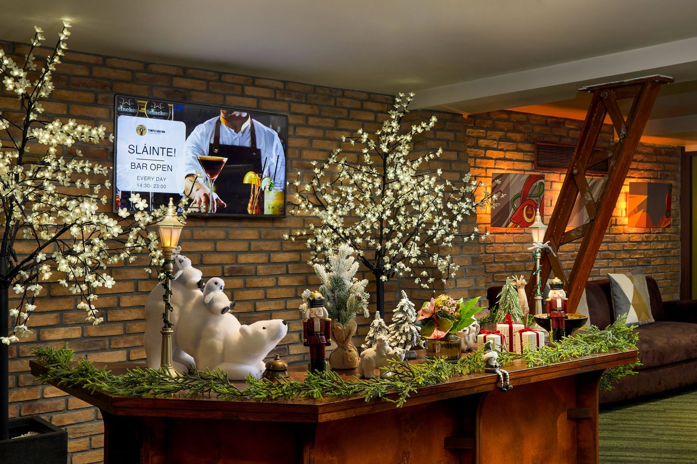 Temple-Bar-Inn-Lobby-12