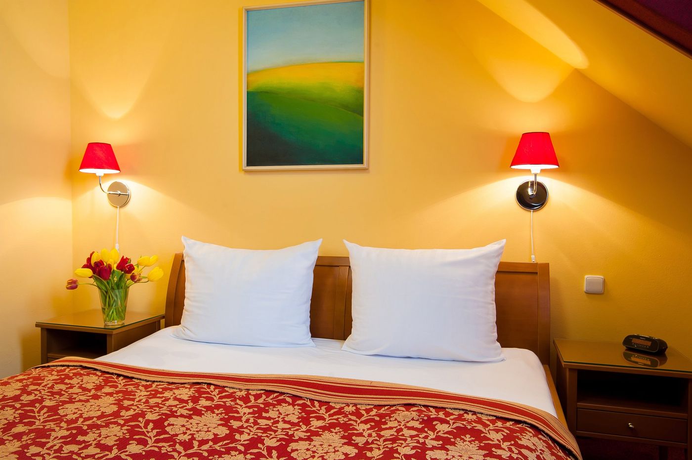 Cloister-Inn-Room-27