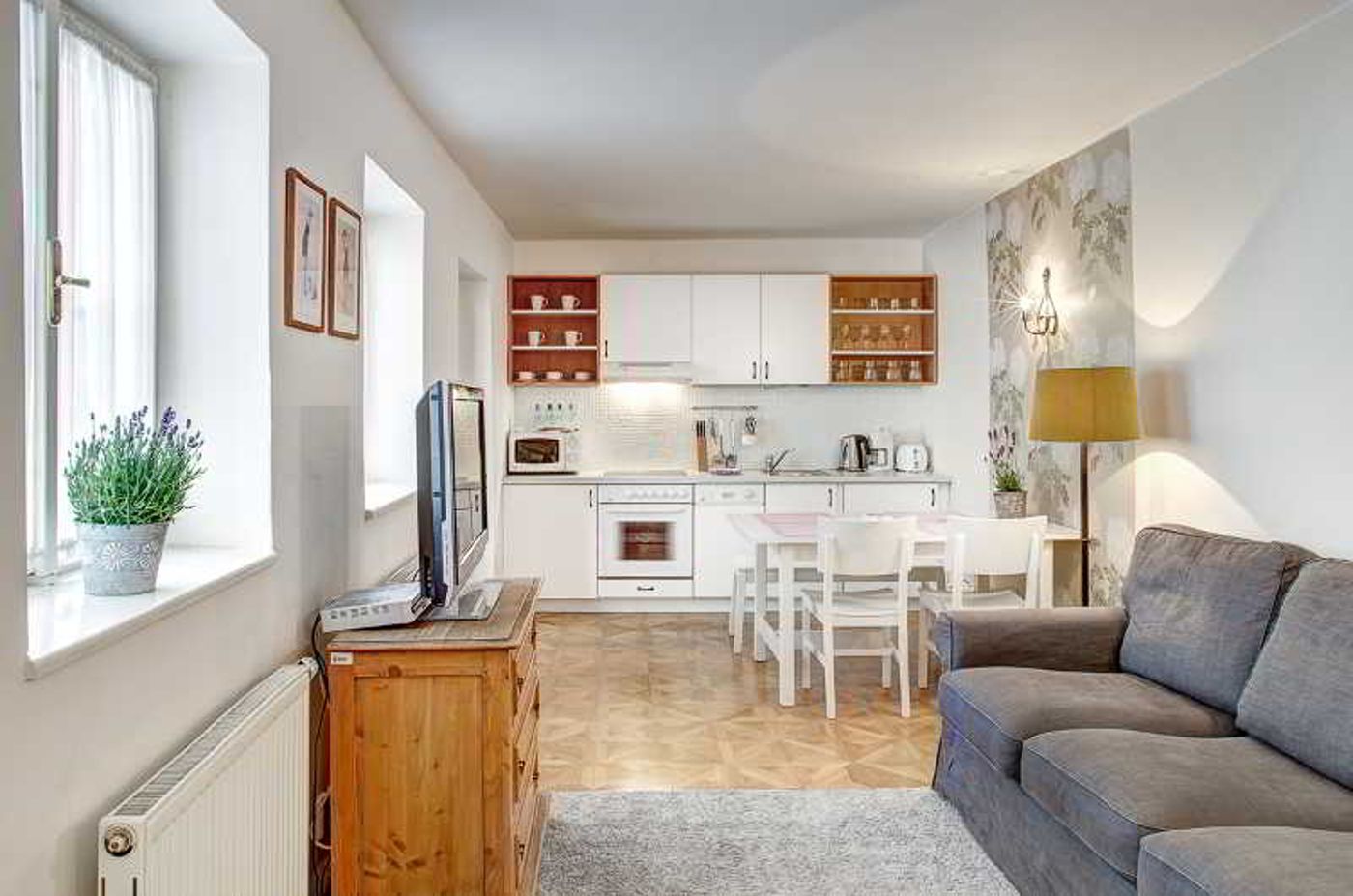 Six Continents-Czech Republic-PRAGUE-Room-8