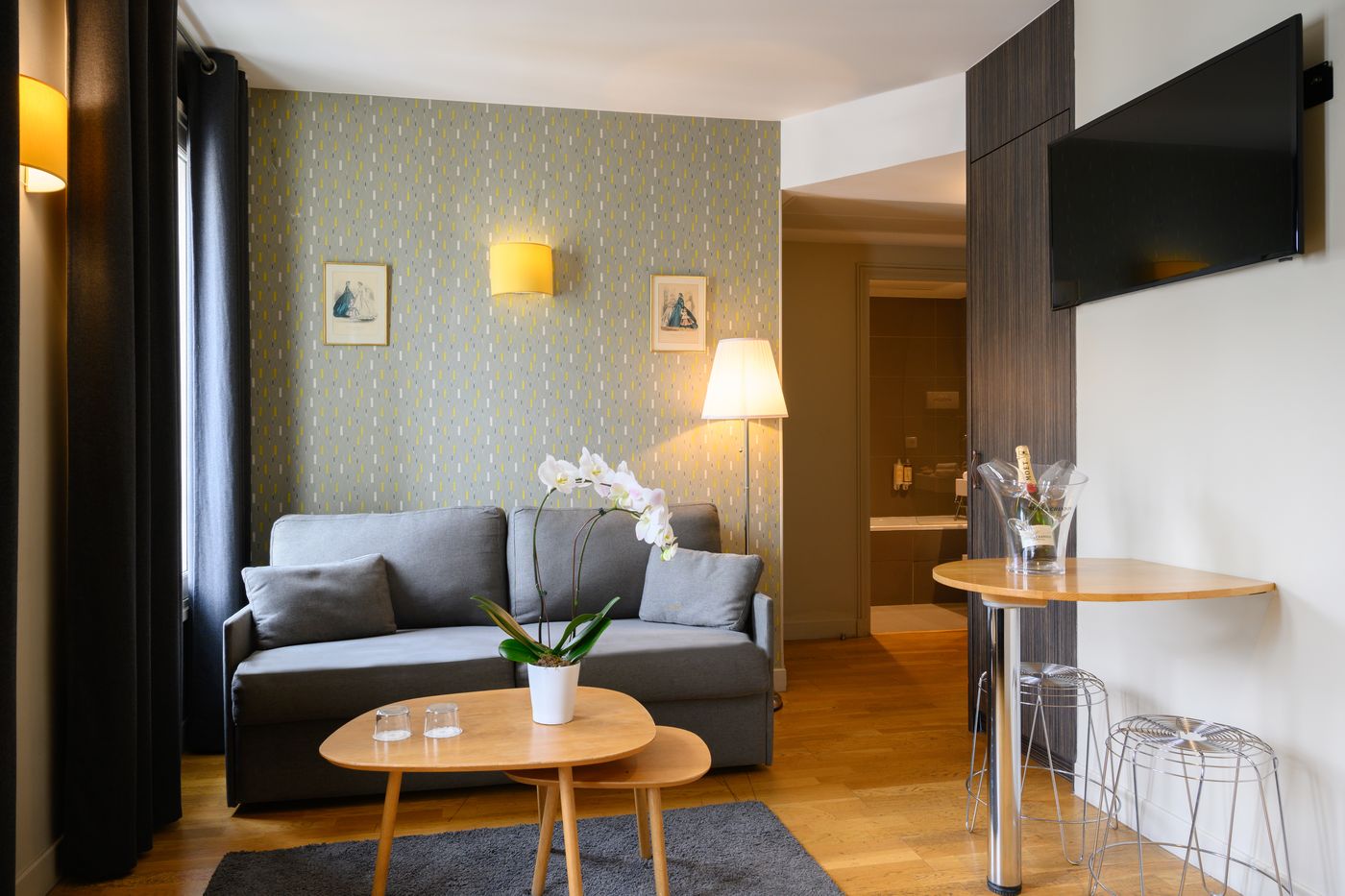 Suites-and-Hotel-Helzear-Champs-Elysees-Room-16