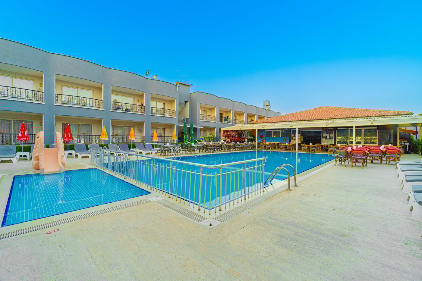 Sayanora-Hotel-Pool-2