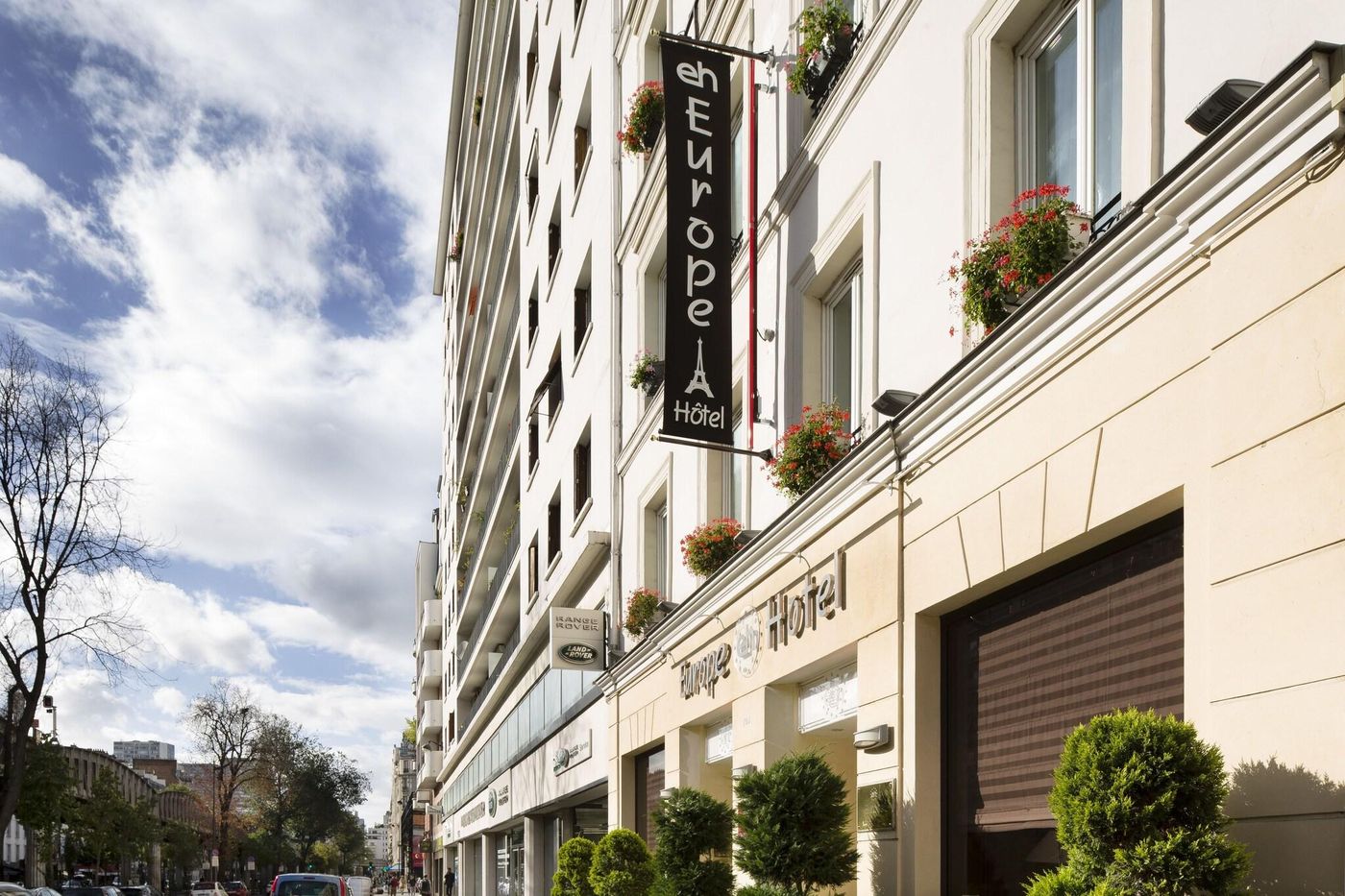 Europe-Tour-Eiffel-General-view-4