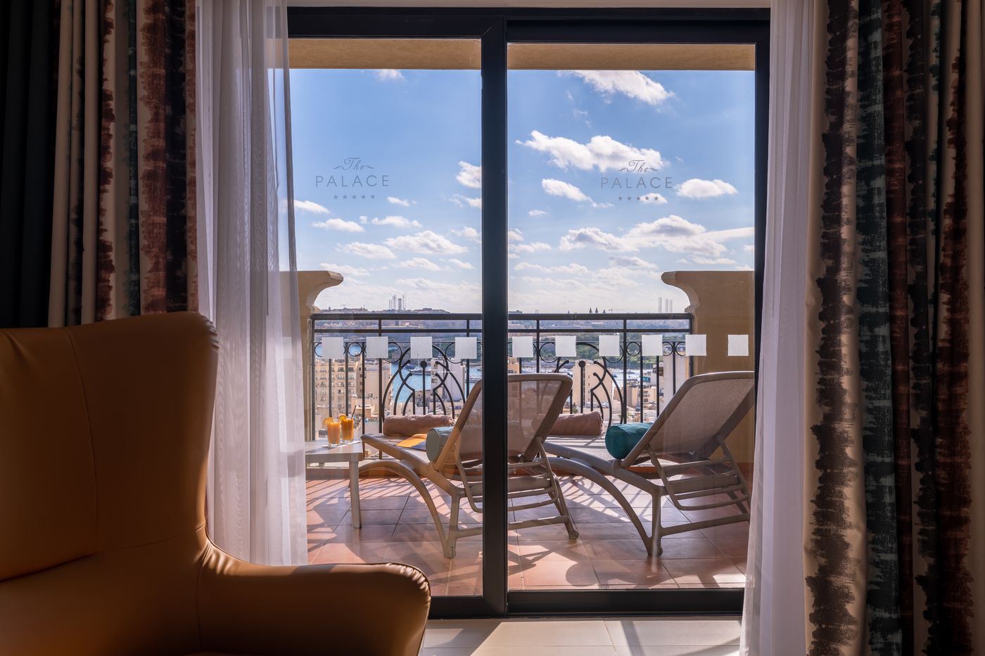 18 AX The Palace - Rooms - Junior Suite 2.jpg