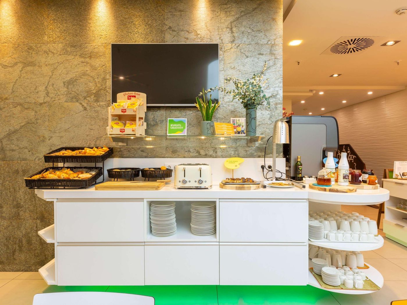 Ibis-Styles-Madrid-Prado-Restaurant-52