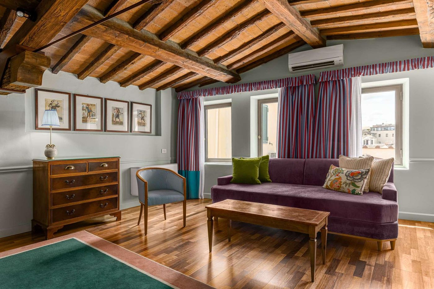 Room-Mate-Isabella-Room-5