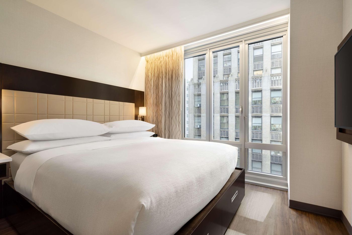 Embassy-Suites-by-Hilton-New-York-Manhattan-Times-Sq-Room-6