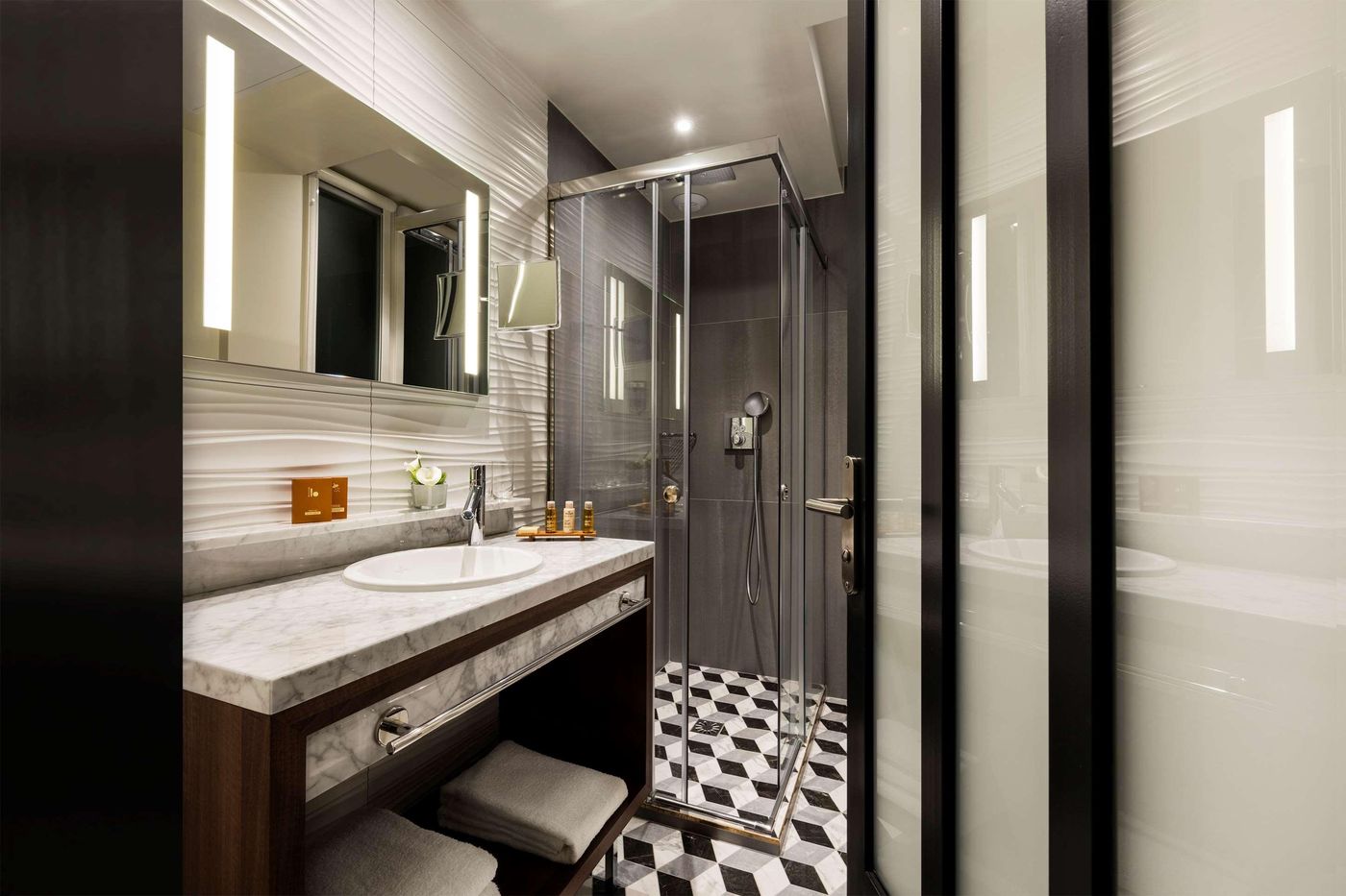 Hotel-Mayflower-Opera-Room-37