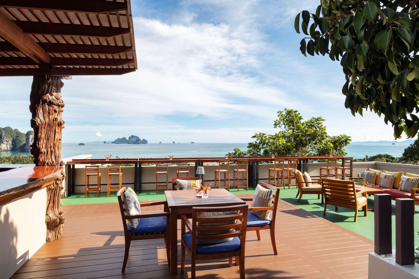 Avani-Ao-Nang-Cliff-Krabi-Resort--SHA-Extra---Bar-12