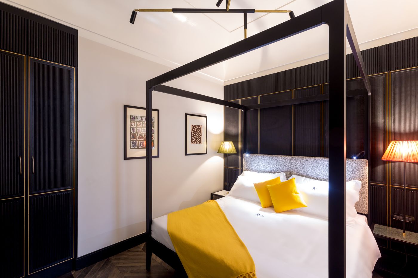 The-H-All-Tailor-Suite-Roma-Room-5