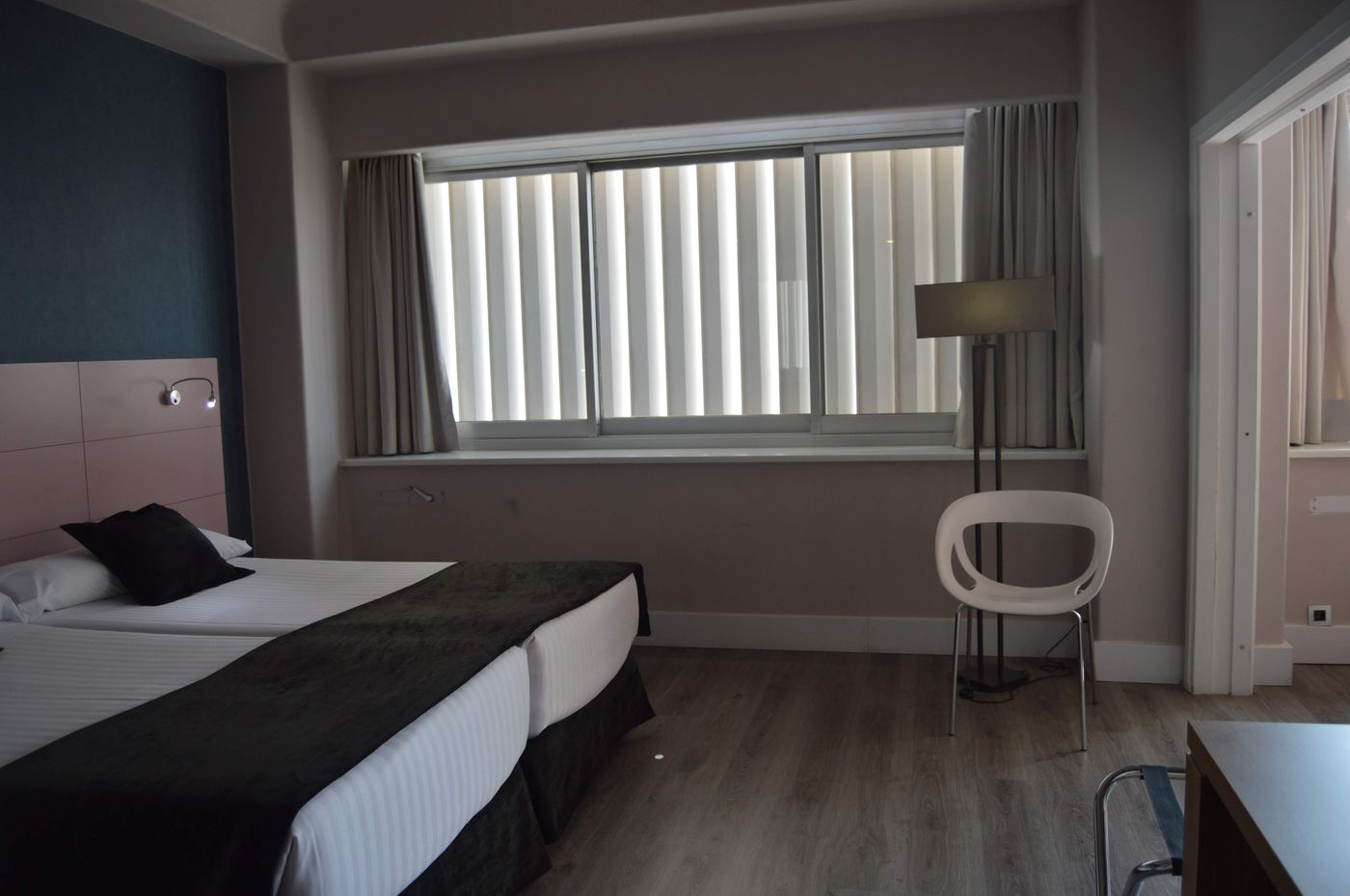 Weare-Chamartin-Room-34