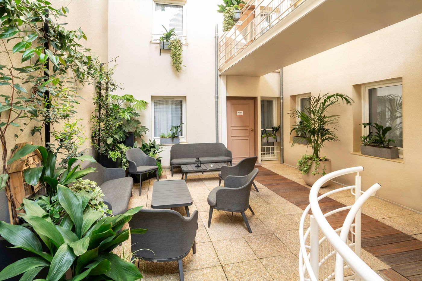 Qualys-Hotel-Apolonia-Mouffetard-Paris-5-General-view-1