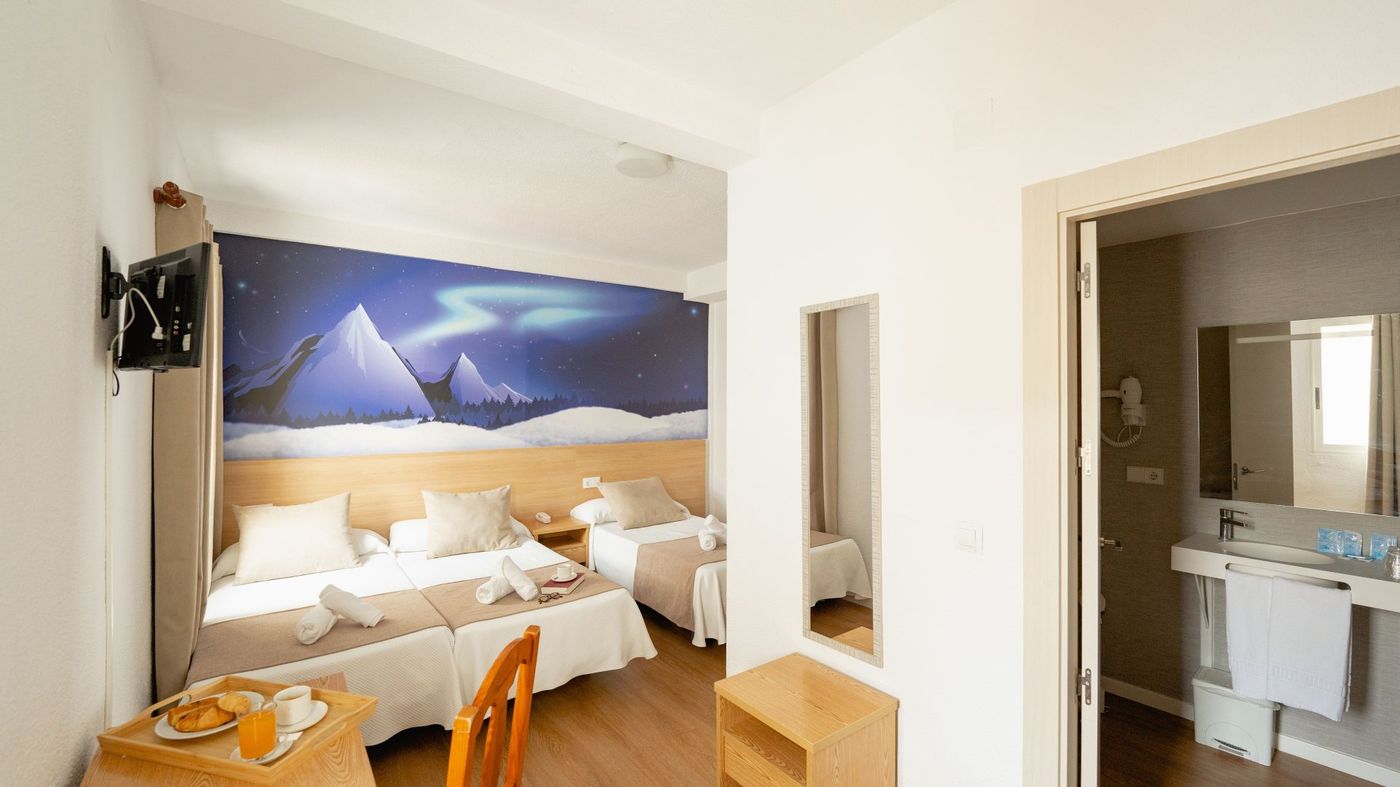 Internacional-Hotel-Room-7