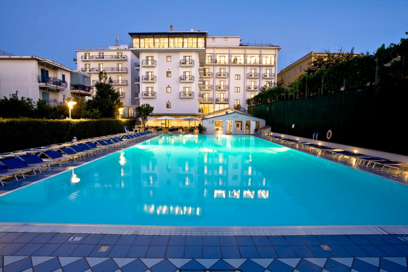 Grand-Hotel-Flora-Pool-1