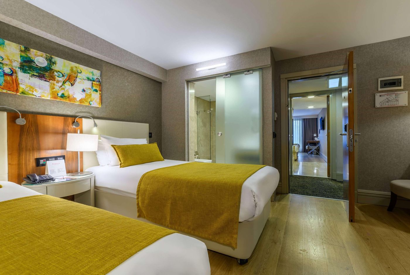 Ramada-Istanbul-Grand-Bazaar-Room-14