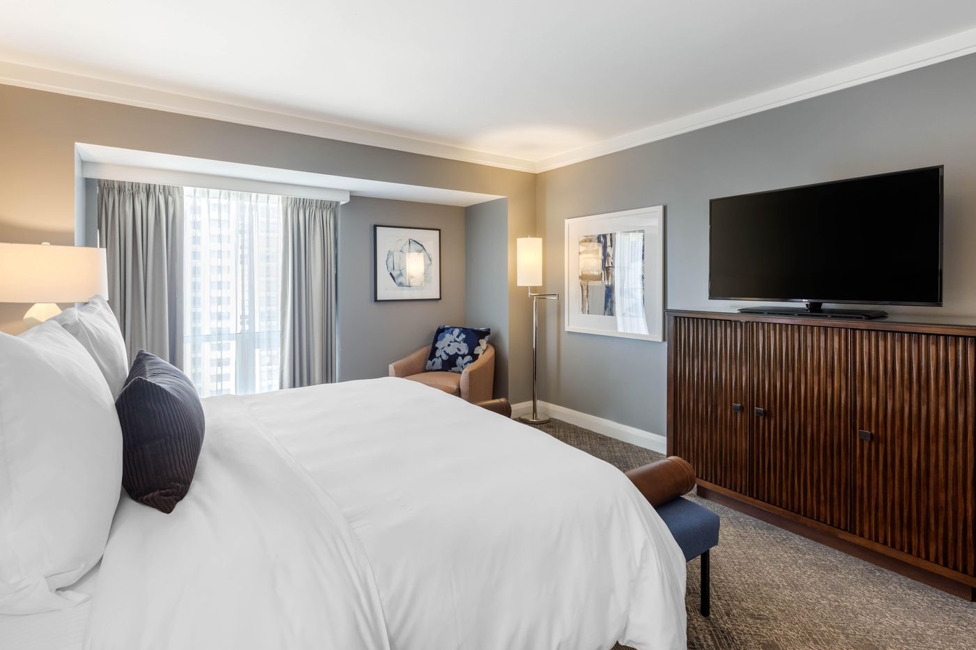 Omni-Los-Angeles-Hotel-at-California-Plaza-Room-40