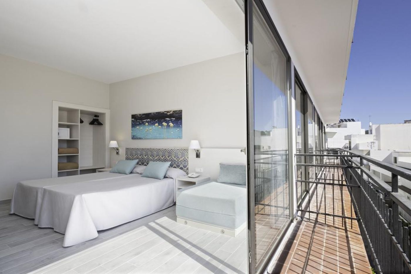 Azuline Hotel Llevant