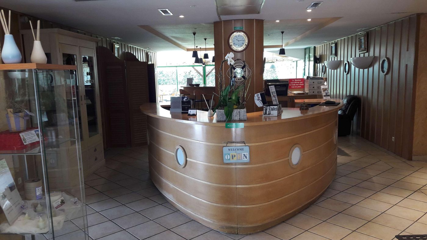 Best Western Gemenos en Provence-France-Gemenos-Lobby-9