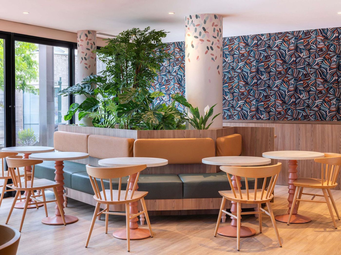 Ibis-Marne-la-Vallee-Val-d-Europe-Restaurant-3