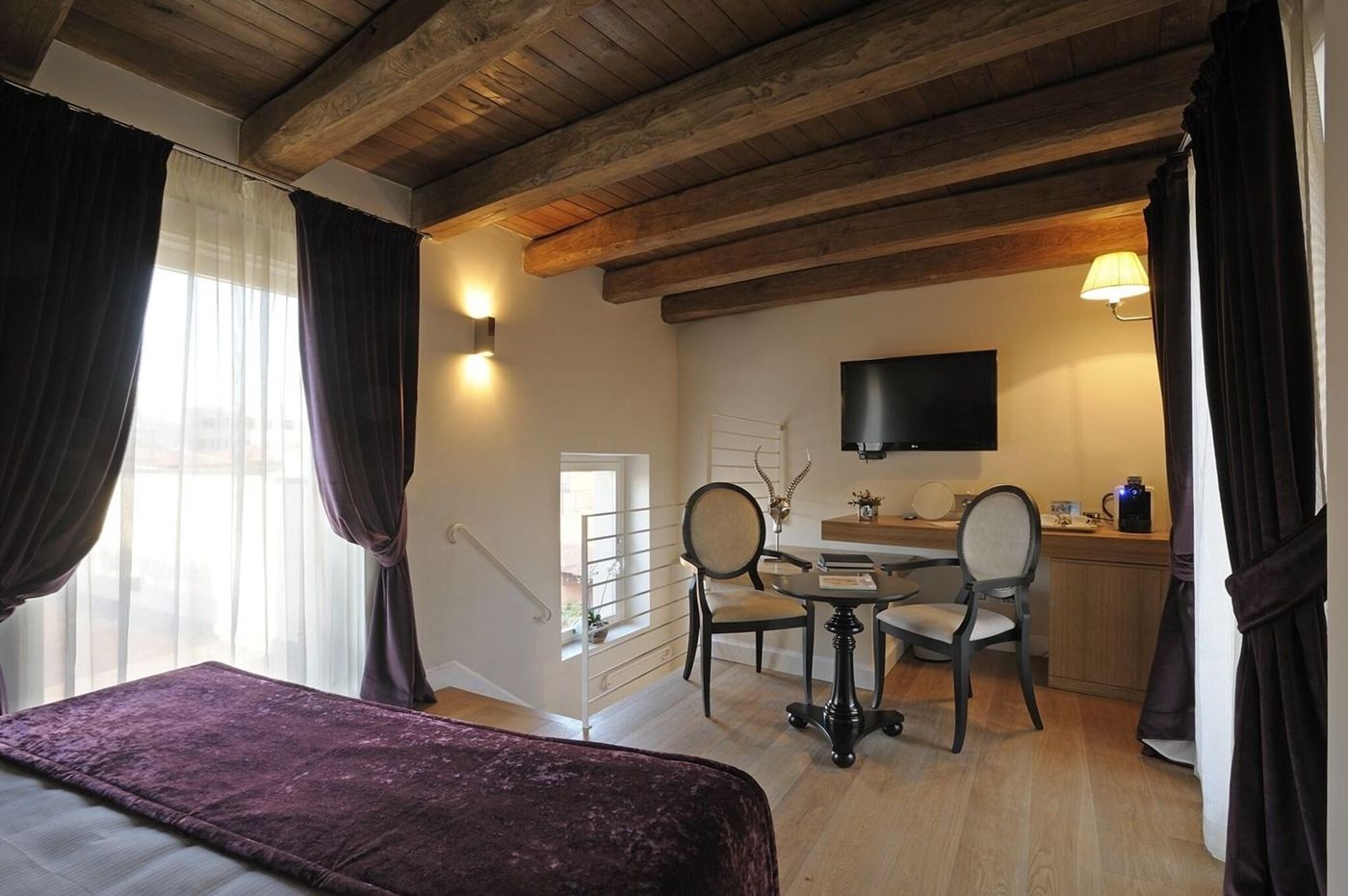 Trevi-Palace-Luxury-Inn-Room-17